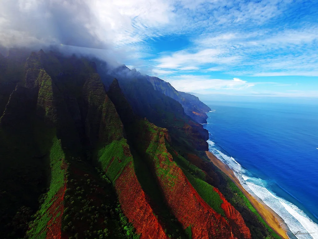 Nā Pali coast ridges and shoreline on Kauaʻi